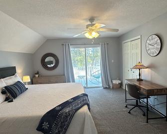 Cozy 3 bedroom 2 bath with views of the River - Steinhatchee - Habitación