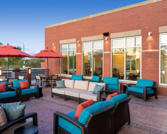 Hyatt Place Flint/Grand Blanc - Flint - Binnenhof