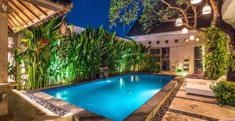 Lokal Bali Hostel - Kuta - Pool