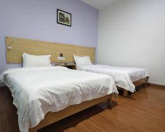 Rujia Business Hotel (Zhanjiang Aihua Plaza) - Zhanjiang - Bedroom