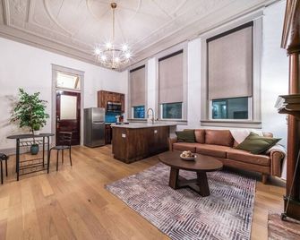 Peacock Suite - Sedalia