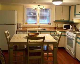 1950's Nags Head Beach Cottage , In Excellent Condition840 Sq Ft 3 Occp Max - Nags Head - Dining room