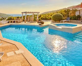 Apartment 'Dream'in a villa with private enter, terrace, garden, swimmig pool. - Vela Luka - Piscine