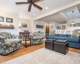 Cub House - McHenry - Sala de estar