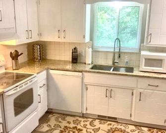 The House Hotels- E. Turkeyfoot #2 - Akron - Kitchen