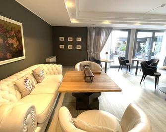Hotel Alfieri - סירמיונה - סלון