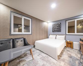 Pohang Play Hotel - Pohang - Habitación