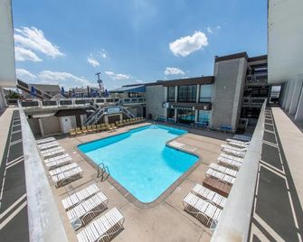 Windjammer Motor Inn - Seaside Park - Piscina