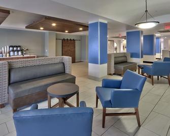 Holiday Inn Express & Suites Portales - Portales - Лаунж