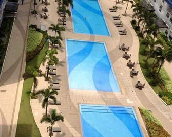 Furnished Condo At Sea Residences Across Mall Of Asia With Cable & Wi-Fi - Pasay - Pool
