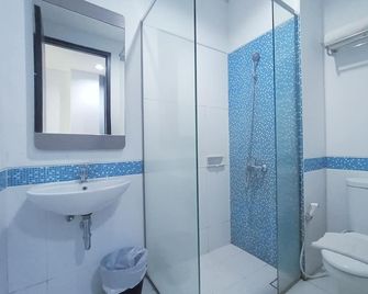 eL Hotel Malang - Malang - Baño