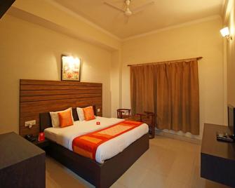 OYO 4754 Hotel Center Point - Rudrapur - Bedroom