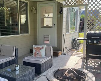 Centrally located in Hamilton, the heart of the Bitterroot Valley. No pet fee! - Hamilton - Patio
