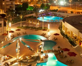 Le Méridien Pyramids Hotel & Spa - קהיר - בריכה