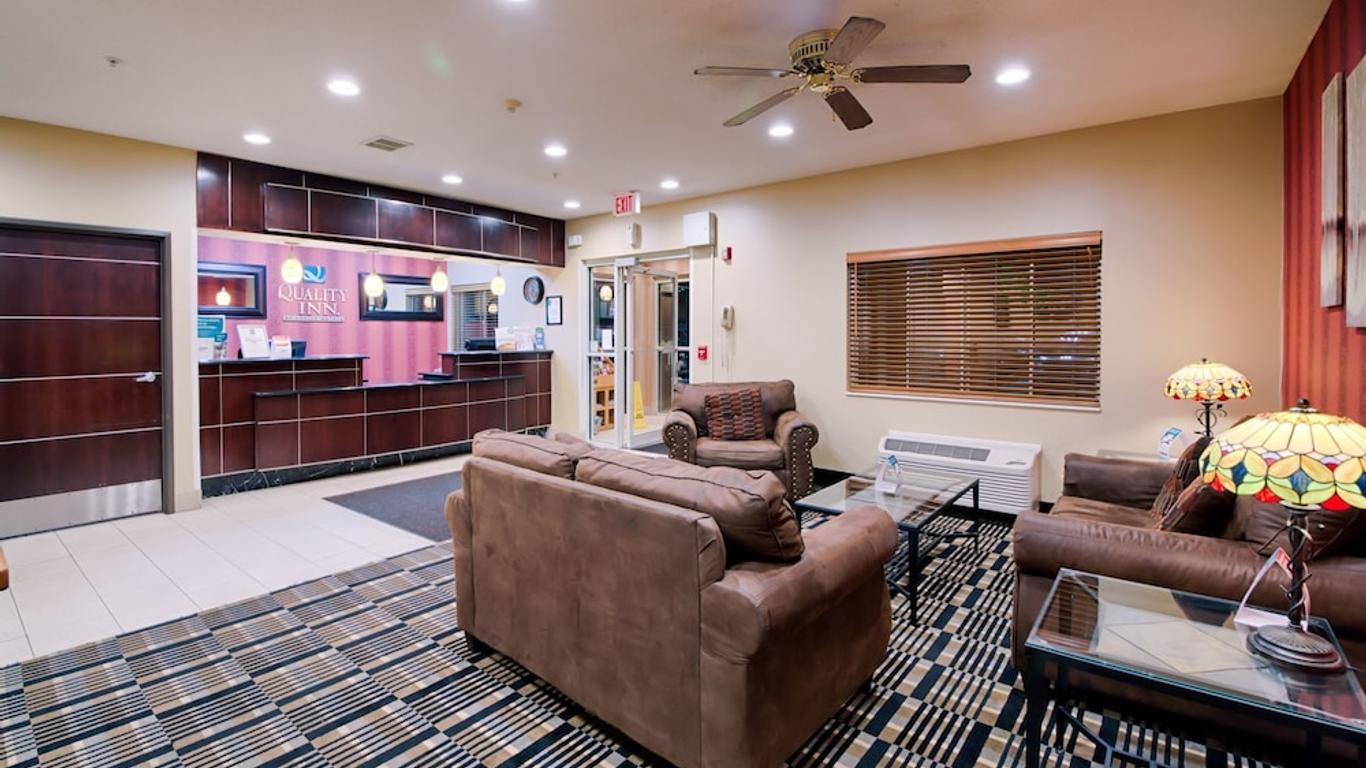 Quality Inn Brooklyn Center