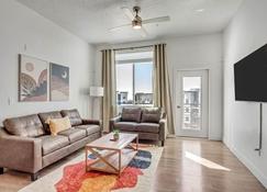 Brand New Lux Apartment - Year Round Pool - Hafb - Clearfield - Living room
