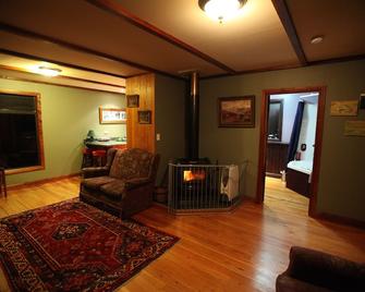 Kepler Oaks Chalet - Te Anau - Living room