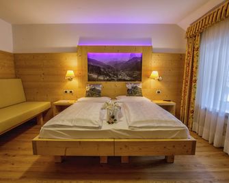 Hotel Garni Snaltnerhof - Ortisei - Bedroom