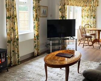 Garden Cottage - Great Yarmouth - Living room