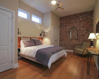 Luxurious Two Bedroom Loft Apartment in the Heart of Downtown Danville KY! - Danville - Bedroom