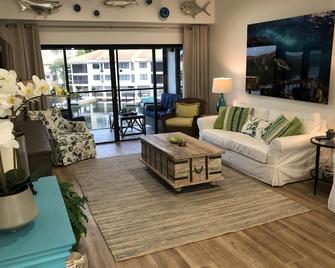 Spectacular Waterfront 3br/2ba Condo Newly Remodeled - Key Largo - Living room