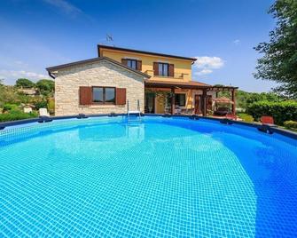 House Dolly - Mugeba - Piscina