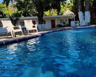 Aloha Sunzal - La Libertad - Pool