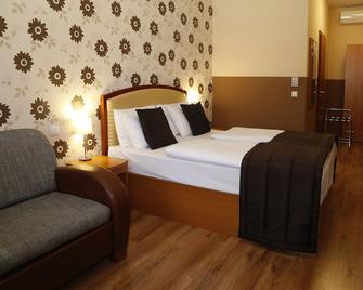 Six Inn Hotel - Budapest - Bedroom