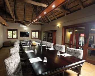 Room in Guest Room - Mmakuba Private Game Lodge, Superior Suite 4 - Golders Green - Restaurante