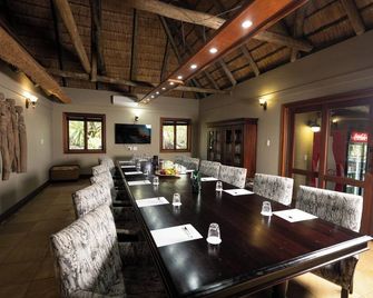 Room in Guest Room - Mmakuba Private Game Lodge, Superior Suite 4 - Golders Green - Restaurante