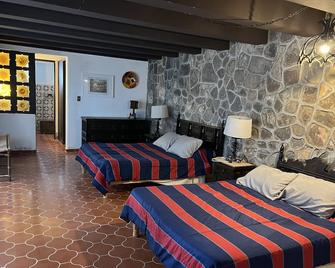 Beautiful beachfront 7 BR 6.5 BtR colonial style estate on 30,000 sqft lot - Bahia de Kino - Sypialnia