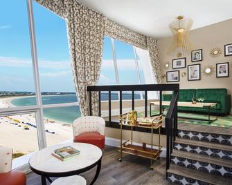 Bellwether Beach Resort - Saint Pete Beach - Living room