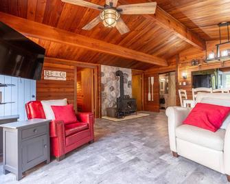 Point Clark Waterfront log Cabin - Kincardine