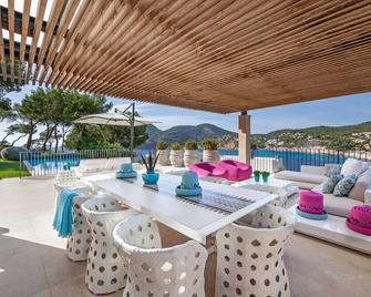 Villa Oasis Del Mar - Camp de Mar - Patio