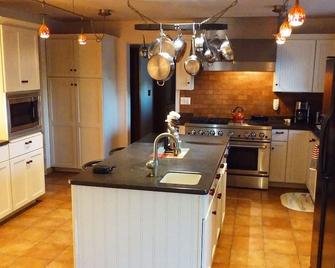 West Shore Lake Champlain Sunsets and Mountain Views - Isle La Motte - Cocina