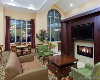 Holiday Inn Express Woodstock-Shenandoah Valley - Woodstock - Living room