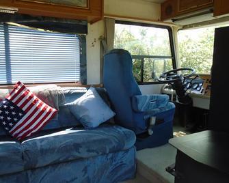 Private hot tub With 1990,s American Motorhome - Knaresborough - Sala de estar