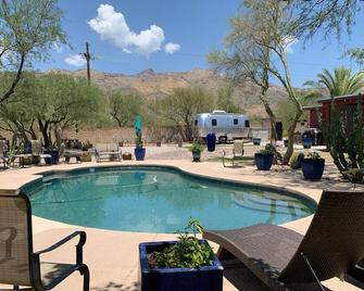 Airstream In Desert Oasis W/ Hot Tub - Tanque Verde - Svømmebasseng