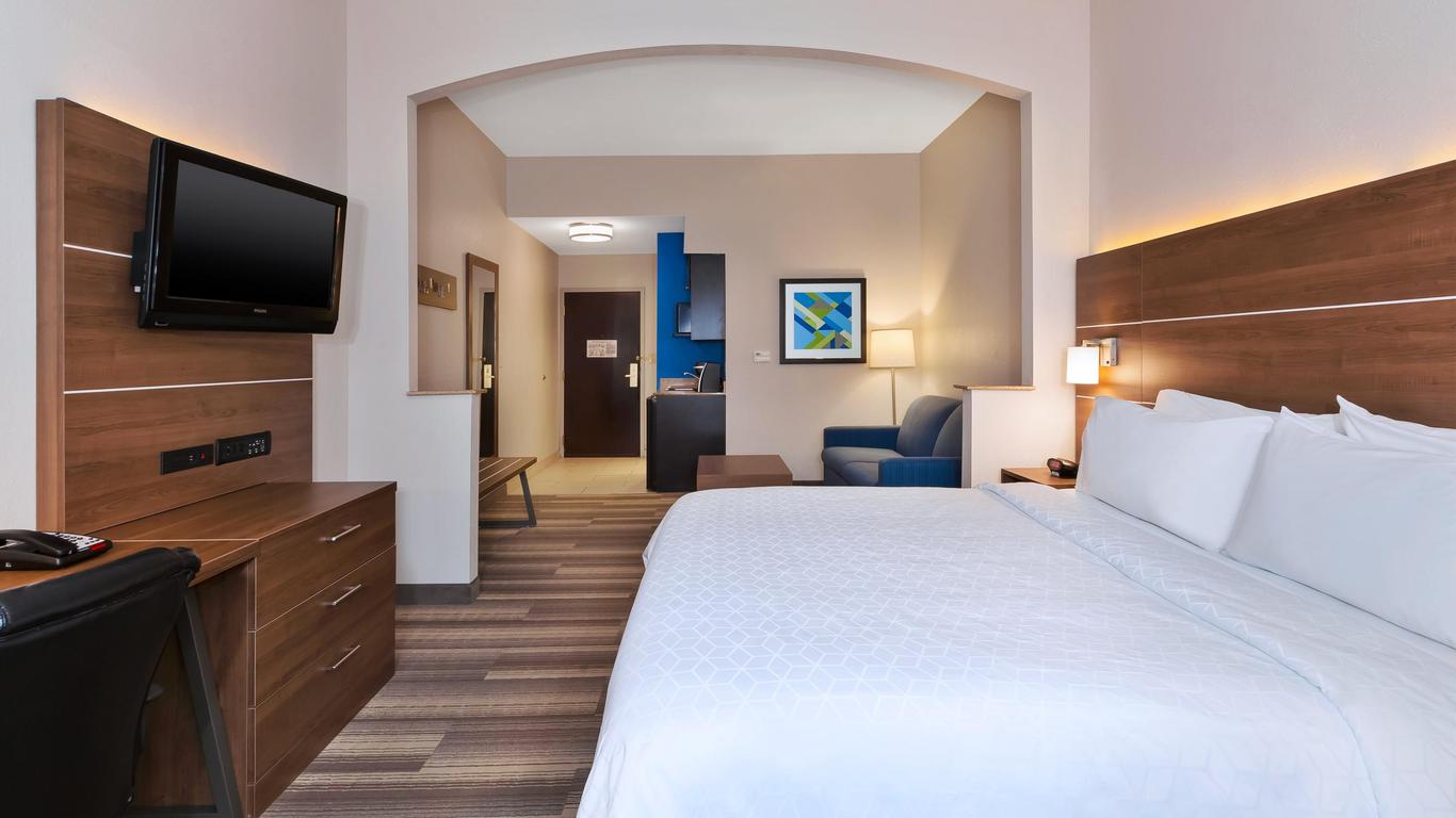 Holiday Inn Express & Suites Warminster - Horsham