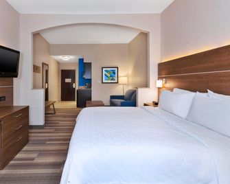 Holiday Inn Express & Suites Warminster - Horsham By IHG - Warminster - Schlafzimmer