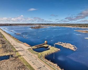 Full Cabin: 14 Steps To The Lake! Pet Friendly! - Houghton Lake - Gebouw