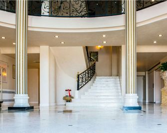 Phi Hotel Astoria - Susegana - Лоббі