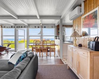 3 Bedroom Gorgeous Home in Allingaabro - 알링어보 - 거실