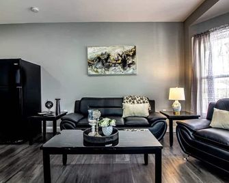 Modern 1Br 1Ba Apartment Close Falls And Casino - Niagara Falls - Living room