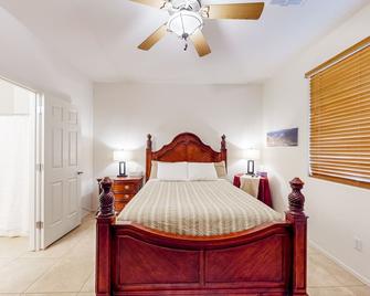 The Half Moon Sanctuary - San Tan Valley - Bedroom