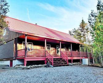 Tobermory Peaceful Private Entire Cottage Log Home Spacious Fully Equipped - Northern Bruce Peninsula - Building