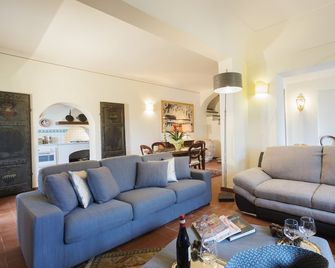 Super Price for Your Holiday !!!! Private Pool-Garden -Aircond-Wifi - Castelnuovo di Porto - Huiskamer