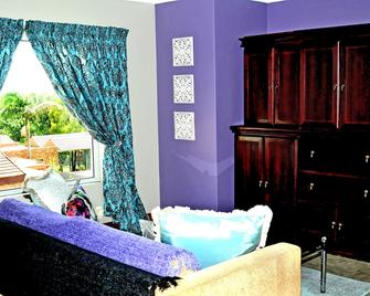 All Seasons Bed & Breakfast - Pretoria - Living room