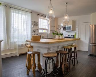 Auberge Québe Issime - Saguenay - Kitchen