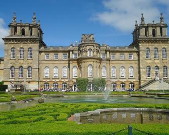 Spacious barn conversion in a tranquil Oxfordshire village - Banbury - Building